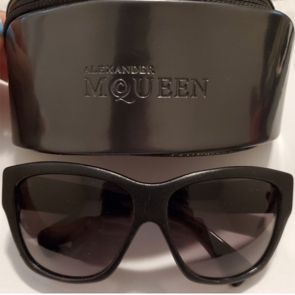 Alexander McQueen sunglasses leather with grey lens - Picture 5 of 8
